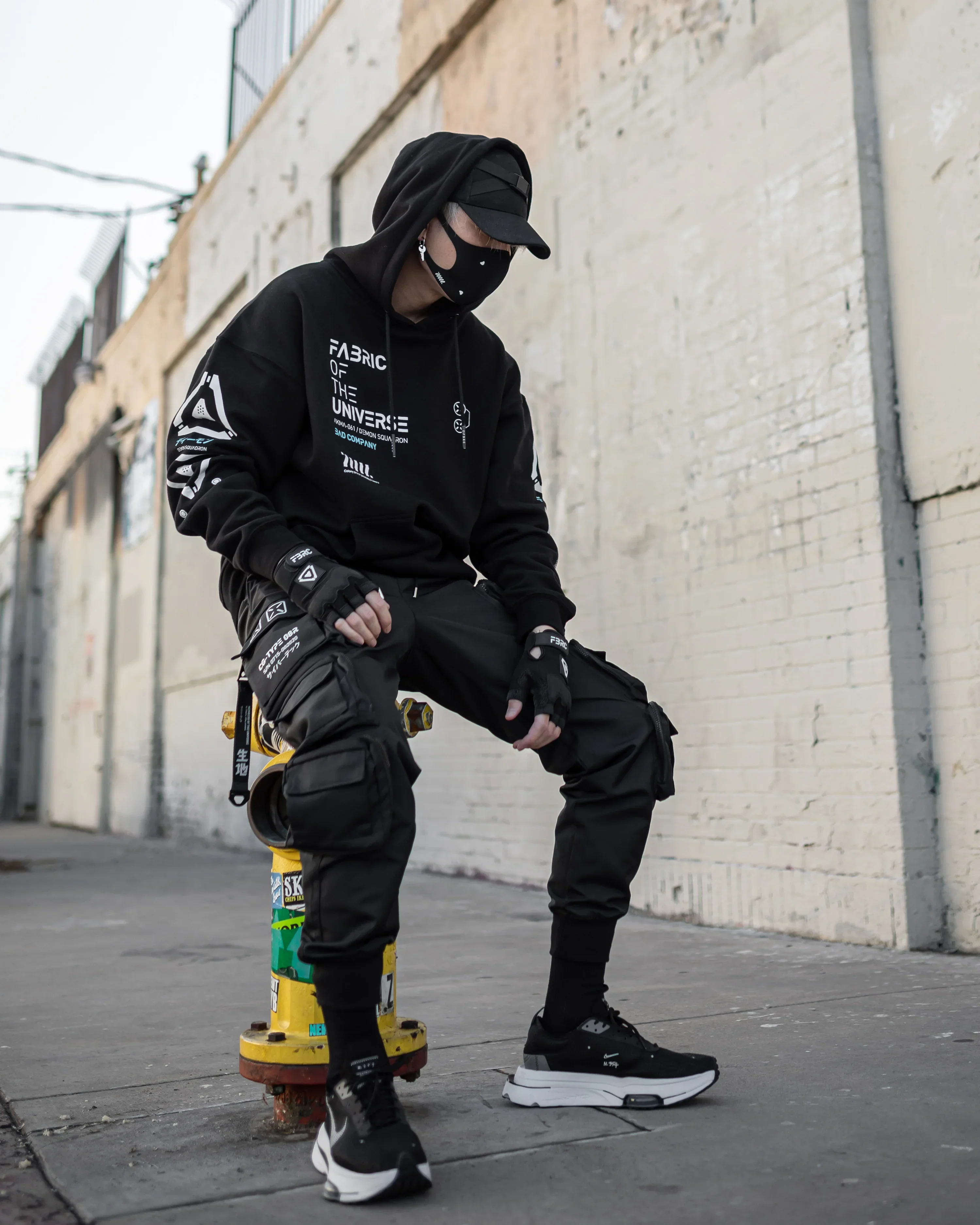 AKMA-061C Black Hoodie - Image 4