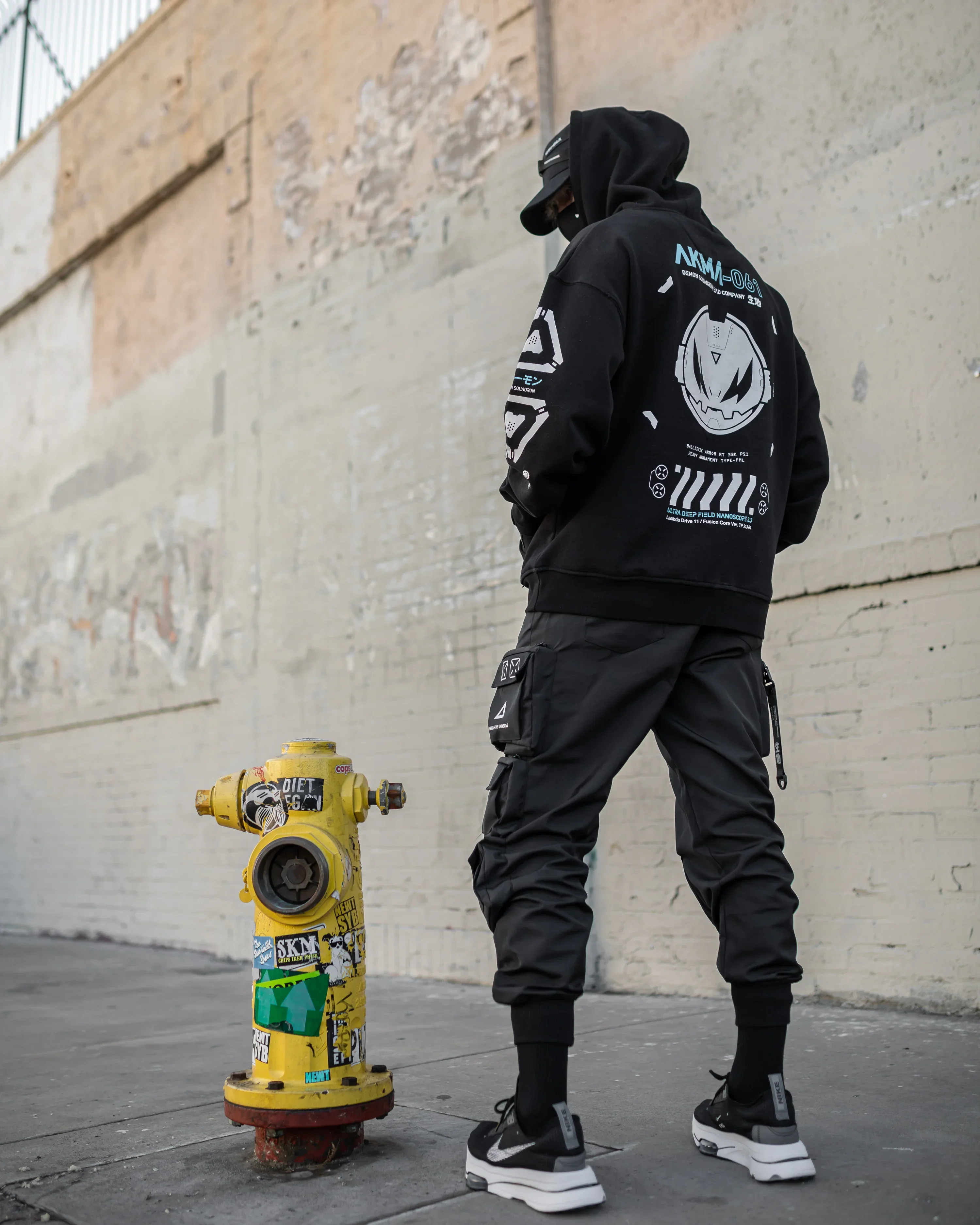 AKMA-061C Black Hoodie - Image 5