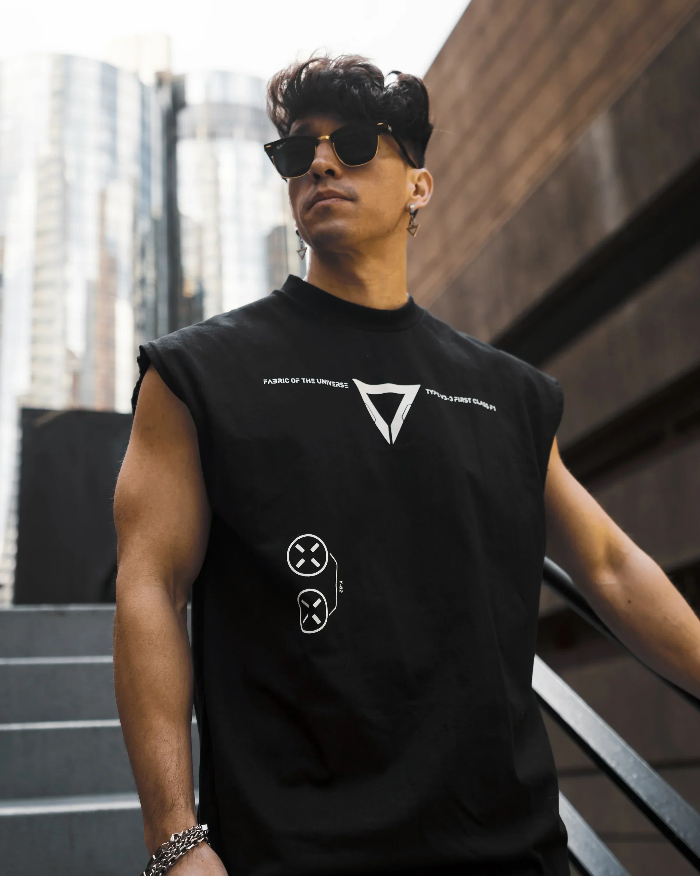 V3-3 Black Oversized Sleeveless T - Image 3